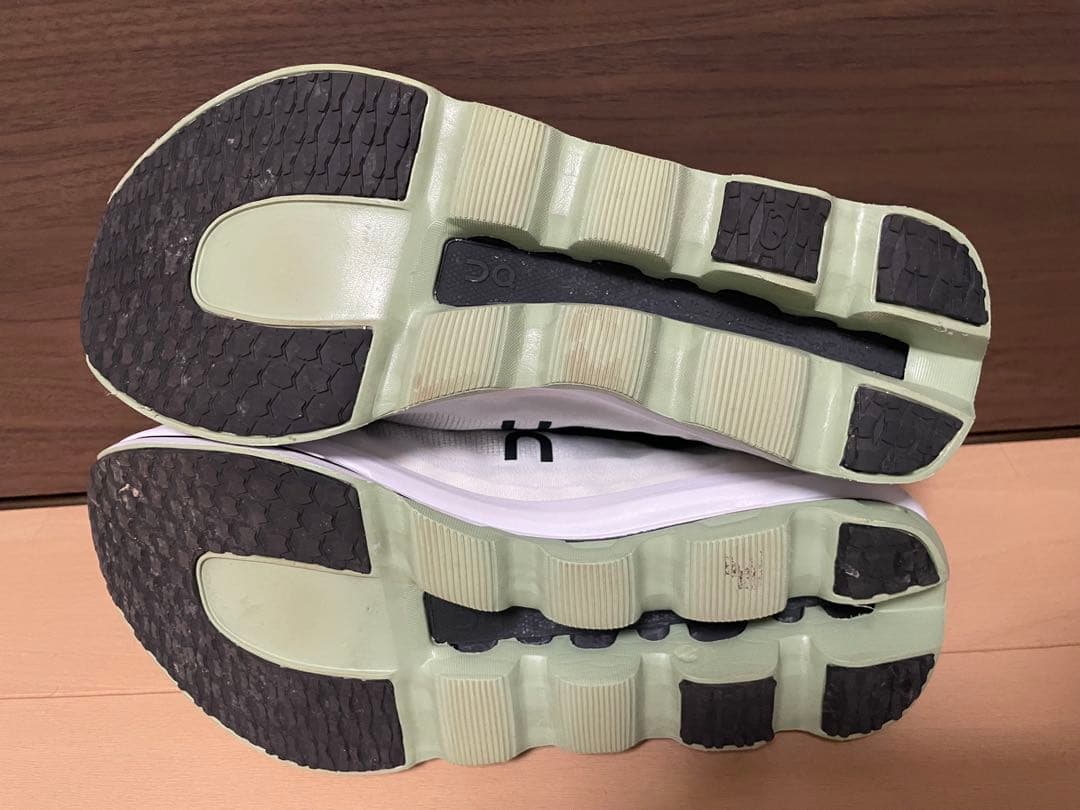 【美品】on Cloudboom Echo クラウドブームエコー　26.0cm