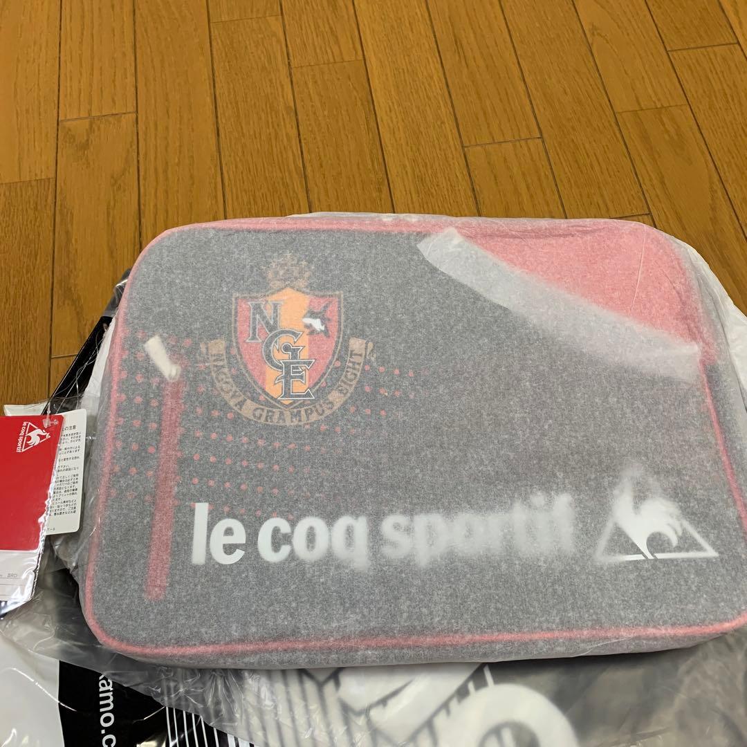 値下げルコック 名古屋グランパス エナメルバック - メルカリ