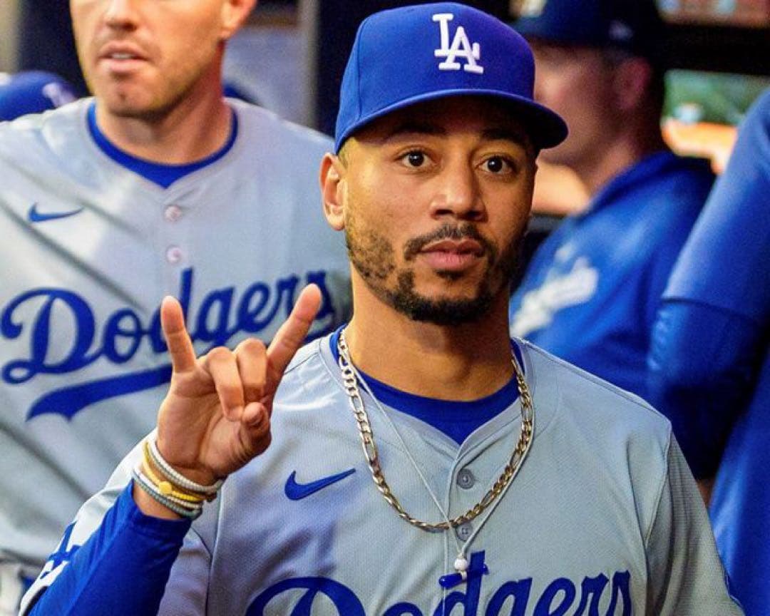 1個限定‼︎】ムーキー ベッツ ネックレス アクリル製 - メルカリ