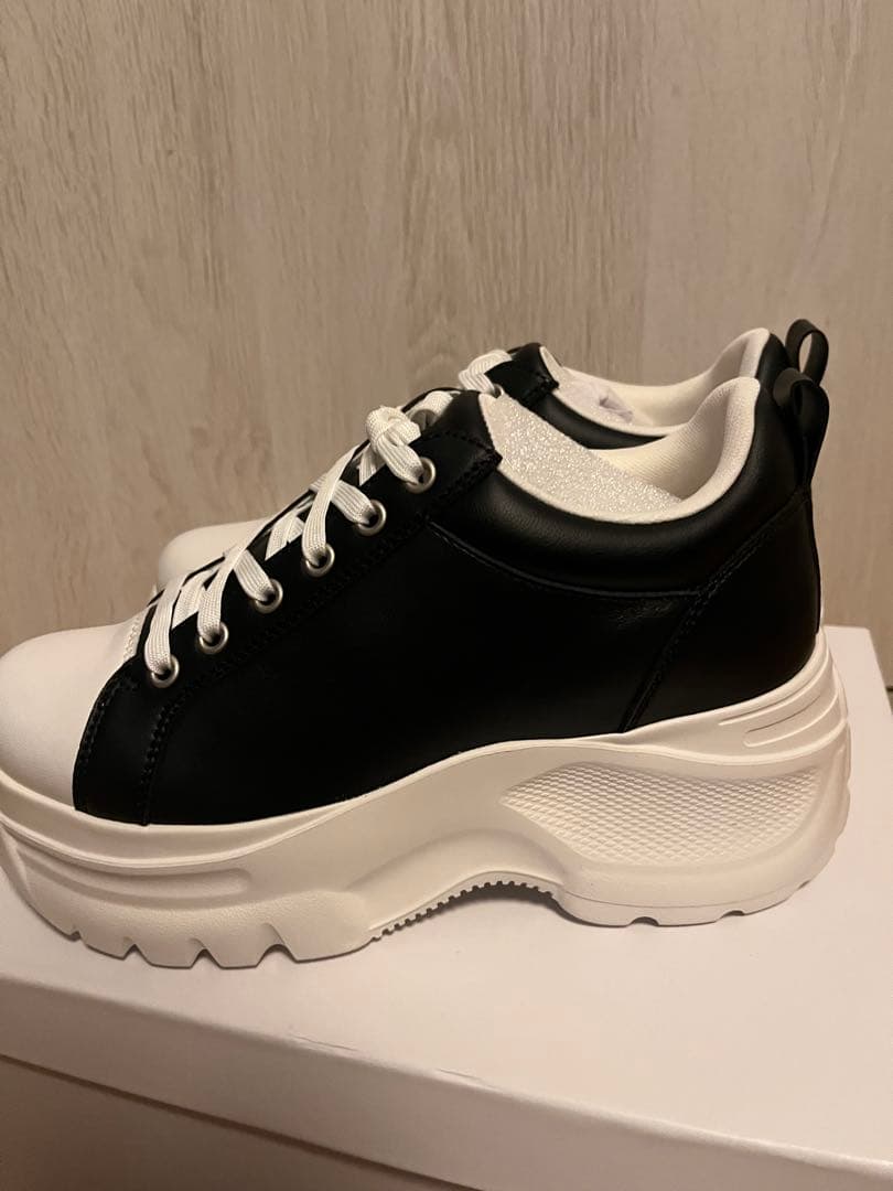 鈴木亜美さん新作厚底スニーカー Lサイズ - メルカリ