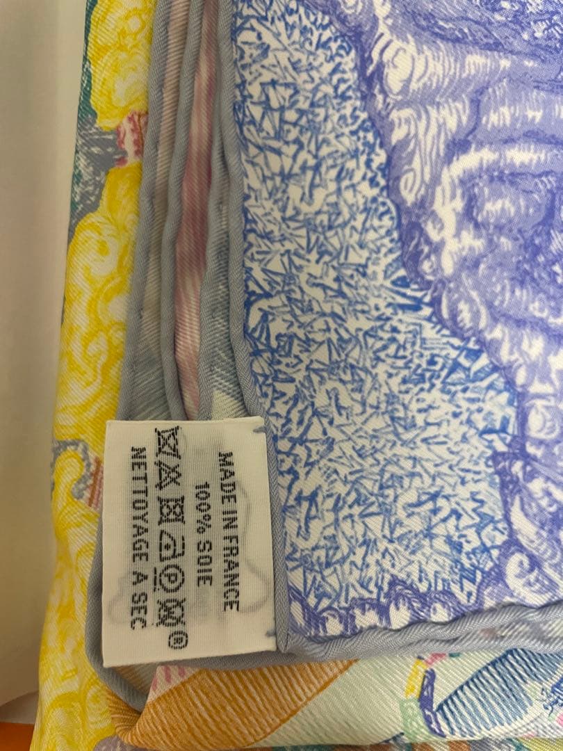 エルメス　カレ 90 《クレイジー・フォーブル》　2024