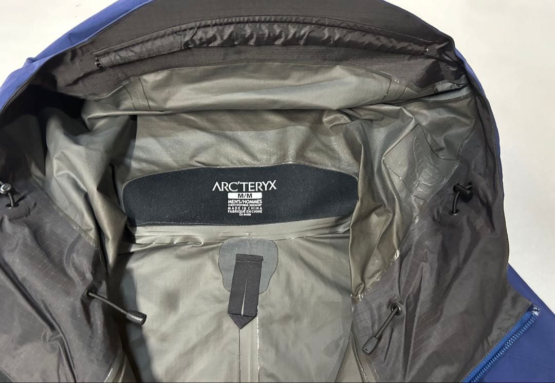 希少名作 ARC'TERYX × BEAMS 別注 BETA SL M Navy - メルカリ