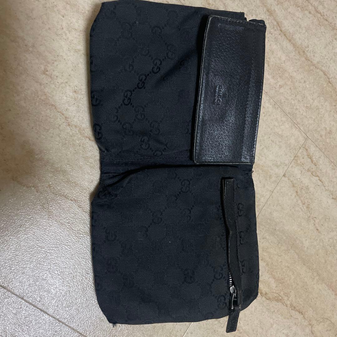 GUCCI ブラックキャンバス ボディバッグ