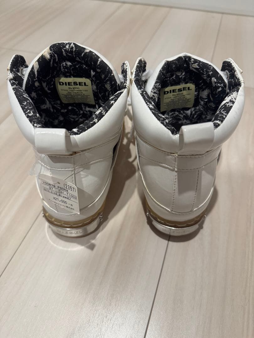 DIESEL ホワイト ハイカットスニーカー - メルカリ
