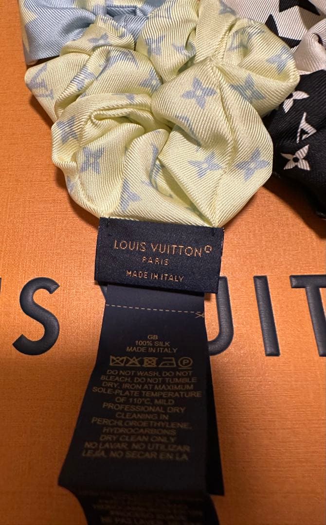 【新品未使用】《LOUIS VUITTON》シュシュ