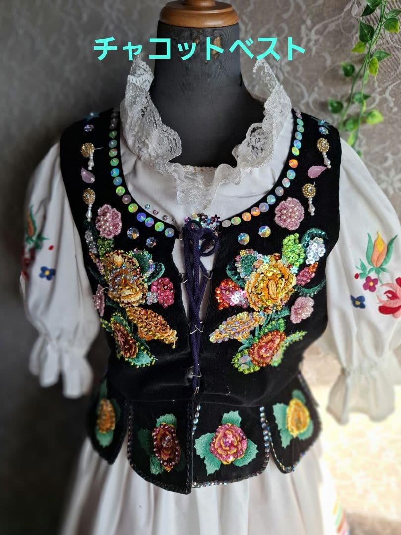 フォークダンス、チャコットベスト手刺繍 フォークダンス 衣装 ベスト ナロッドニー 赤 緑 刺繍 鮮やか