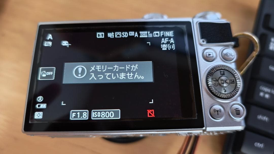 Nikon J5 + 1 NIKKOR 18.5mm + フード HB-N101