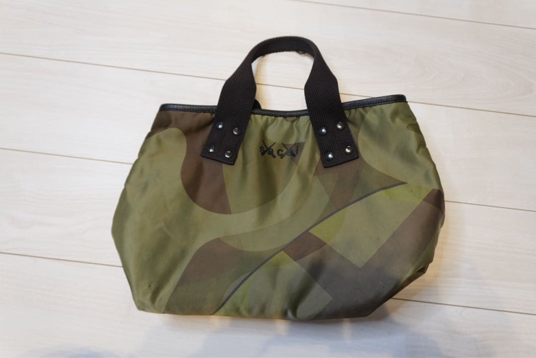 sacai kaws トートバッグ　Mサイズ sacai / サカイ | × kaws Print Tote Bag トウキョウ ファースト