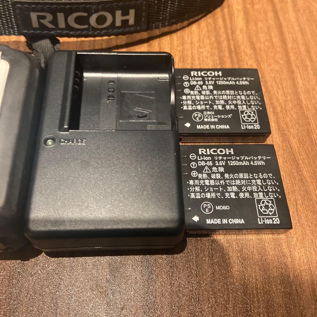 RICOH G700 コンパクトデジタルカメラ バッテリー 2個充電器付 - メルカリ