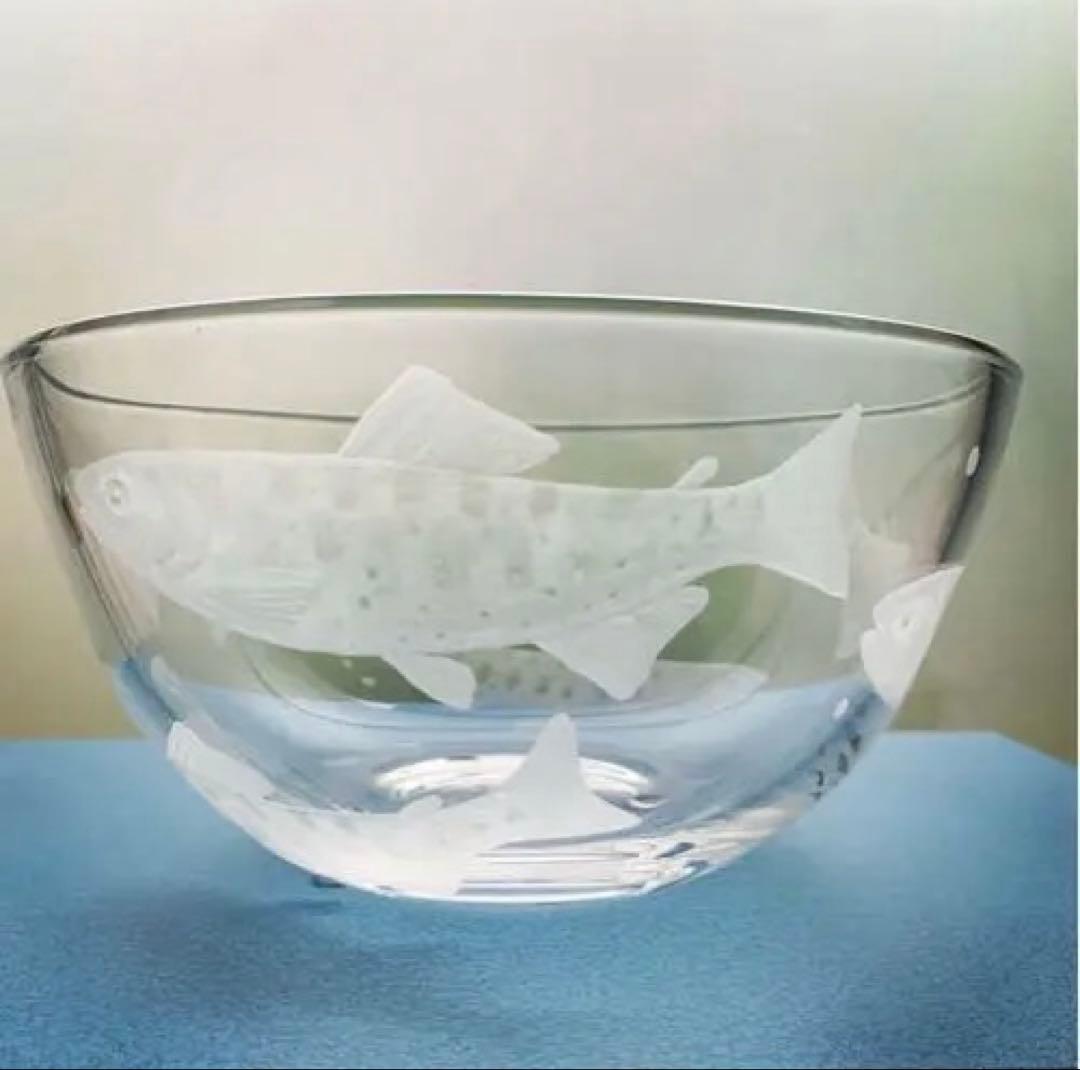【彫刻部分は作家手作り】 ヤマメ鉢　魚エッチング ガラスボウル ディプレッショングラスのガラスボウル、エッチングが美しいエレガント
