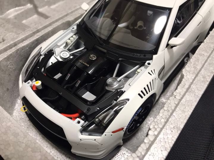 オートアート 81076 1/18 日産GTR FIA GT1 ホワイト