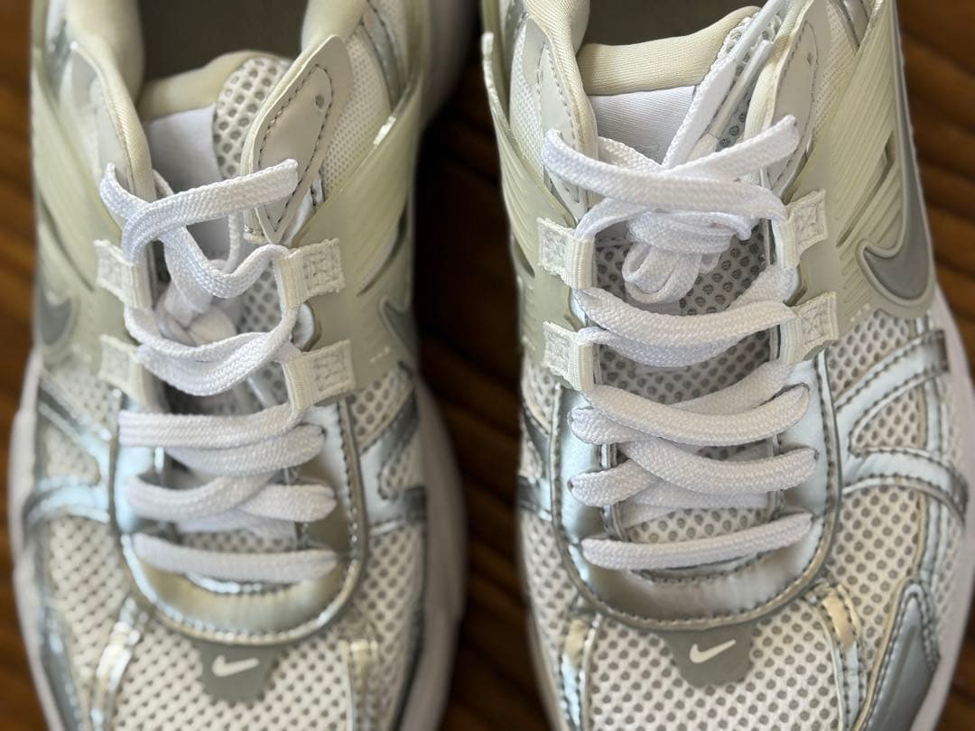 ナイキ V2K ラン　23.5cm ホワイト　シルバー