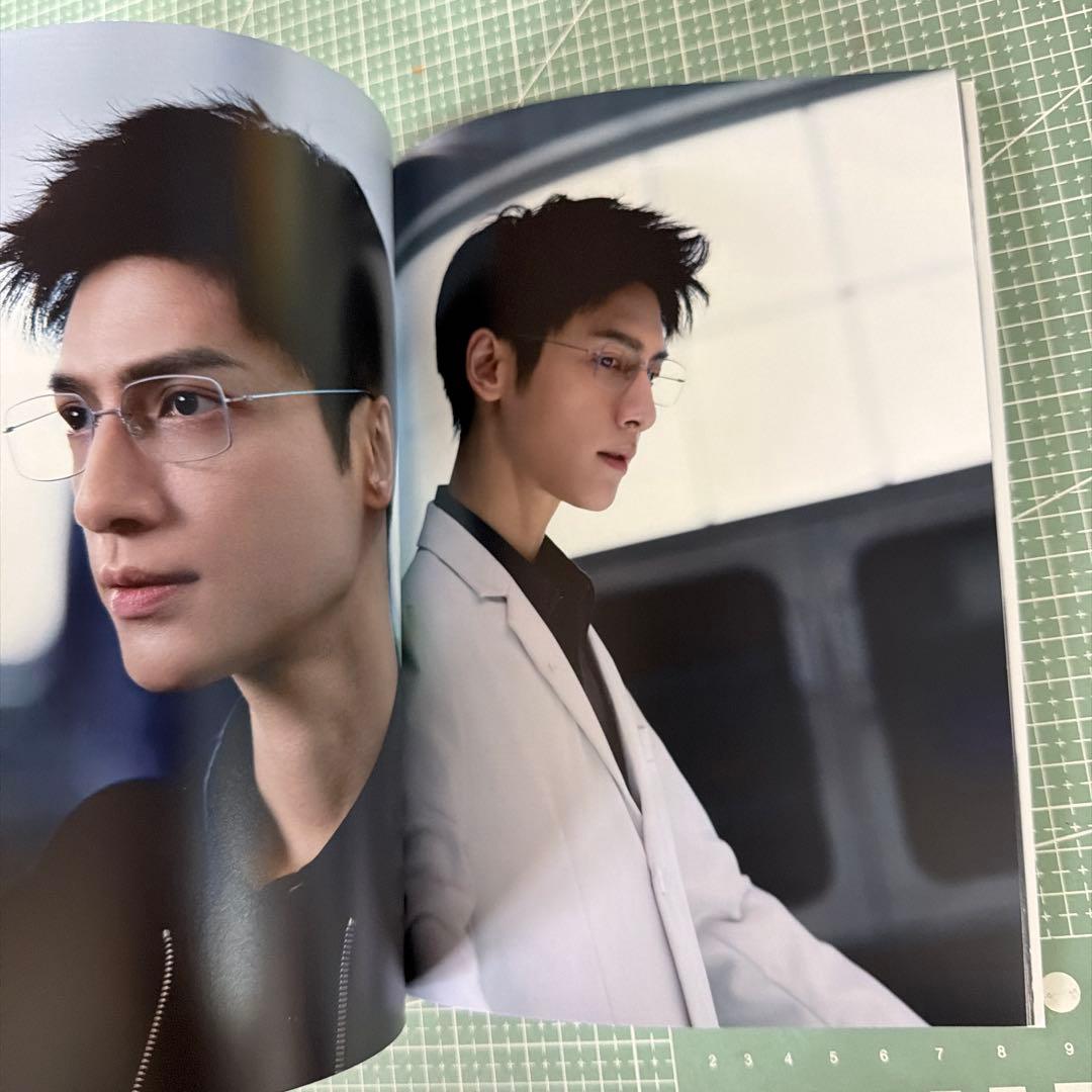 長月燼明 羅雲熙 レオ・ロー 剥繭写真集 64ページ - メルカリ