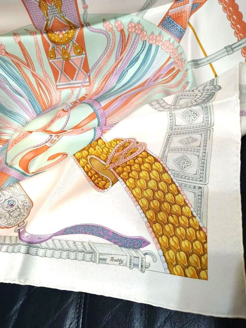 ちゃろ様へ エルメス スカーフ 大判 自宅保管品 英国ヒースロー空港