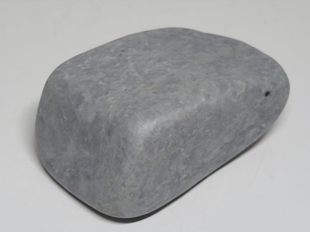 糸魚川61 翡翠 220g ヒスイ 原石 鑑賞石 自然石 誕生石 鉱物 鉱石