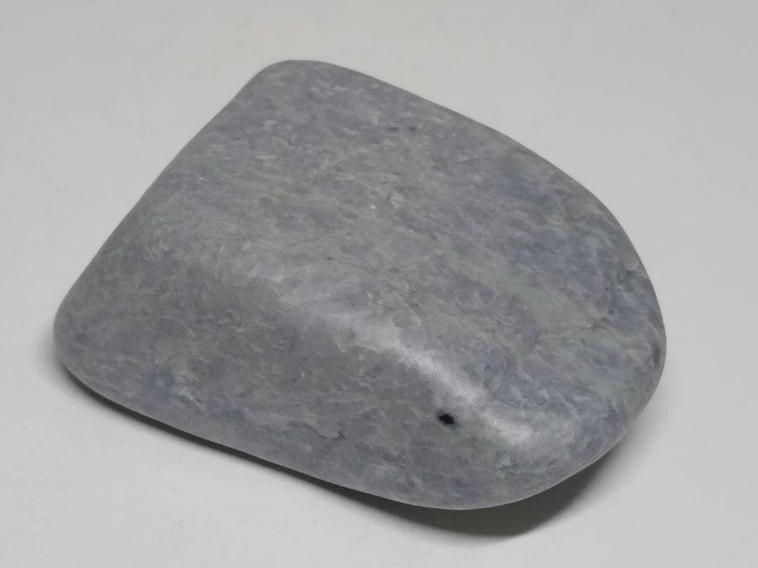 糸魚川61 翡翠 220g ヒスイ 原石 鑑賞石 自然石 誕生石 鉱物 鉱石