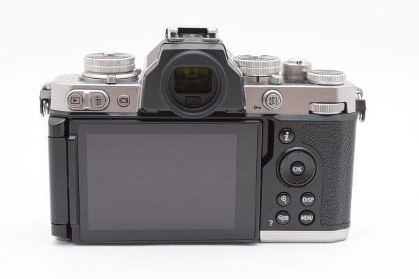 【美品】ニコン Nikon Z fc ボディ 《ショット数3247回》ミラーレス