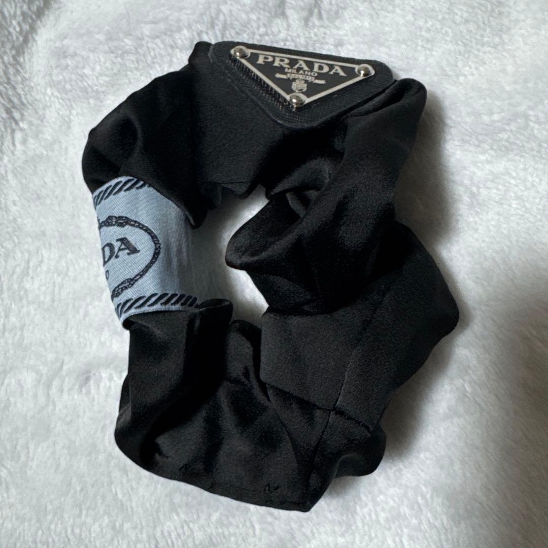 PRADA プラダ シュシュ ヘアアクセサリー ナイロン ブラック 三角ロゴ