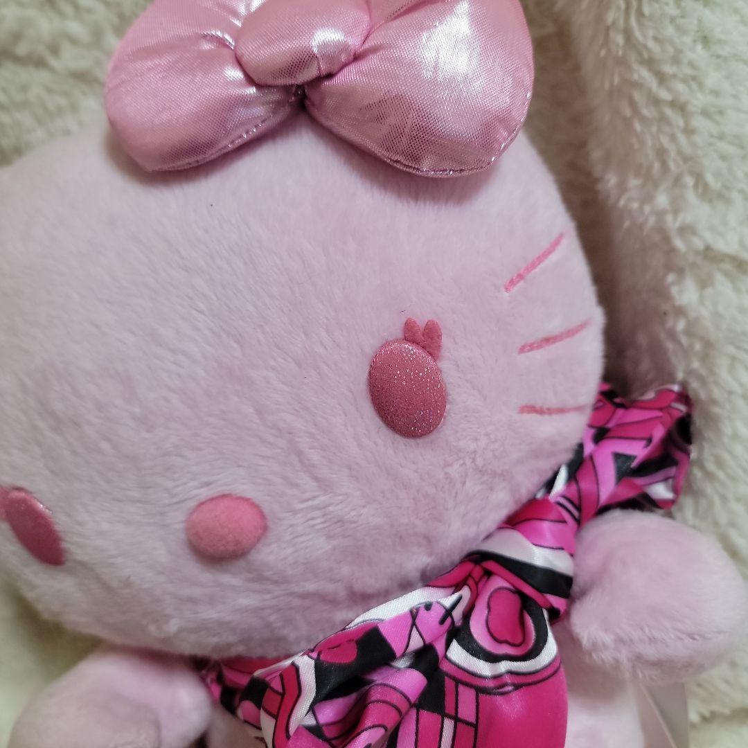 限定モモベリー　ハローキティぬいぐるみ　ピンクプッチ柄