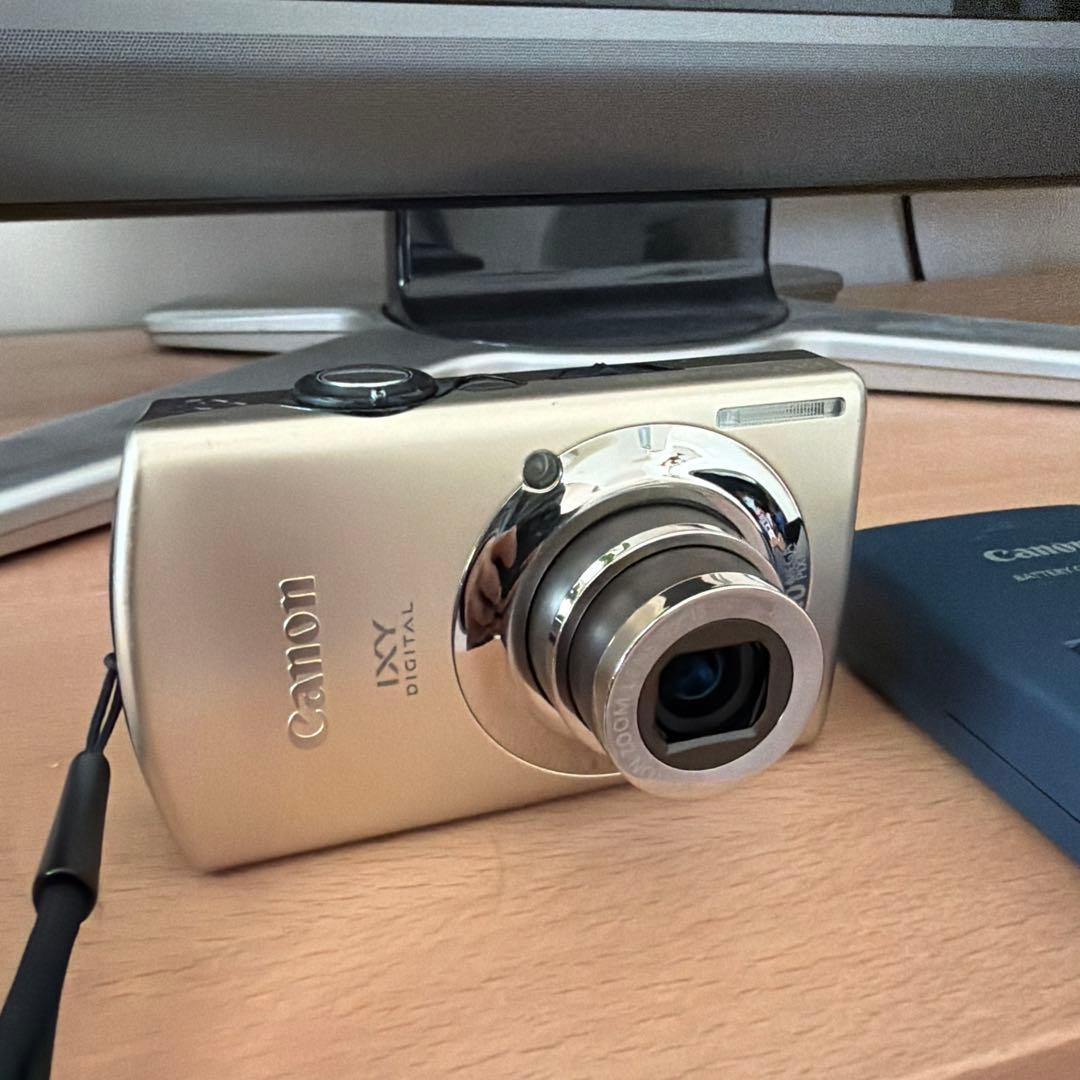 IXY Digital 920 IS 充電器、レザーケース付き - メルカリ