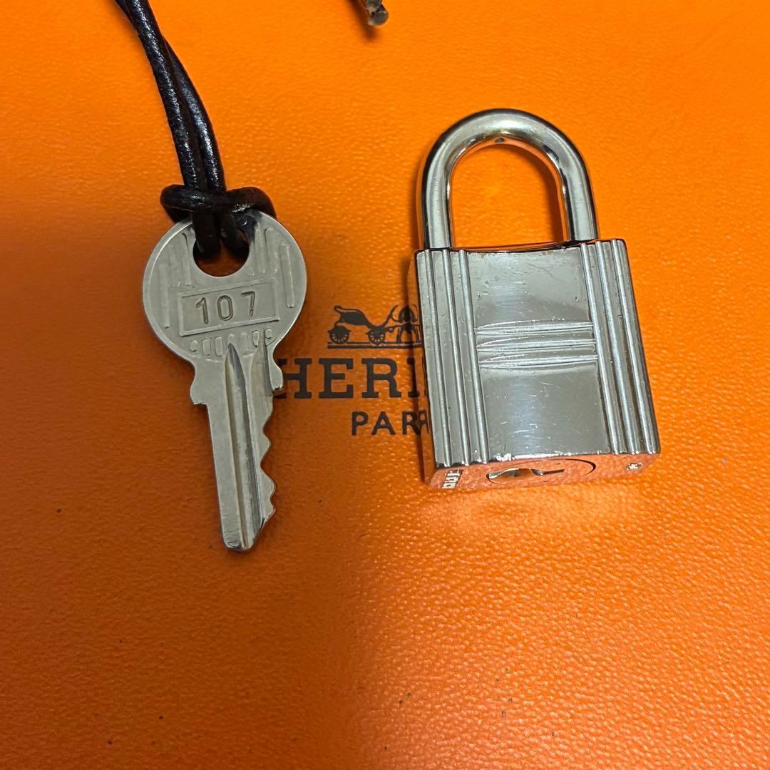 エルメス シルバー カデナ 南京錠 パドロック 鍵 キー NO107 - メルカリ
