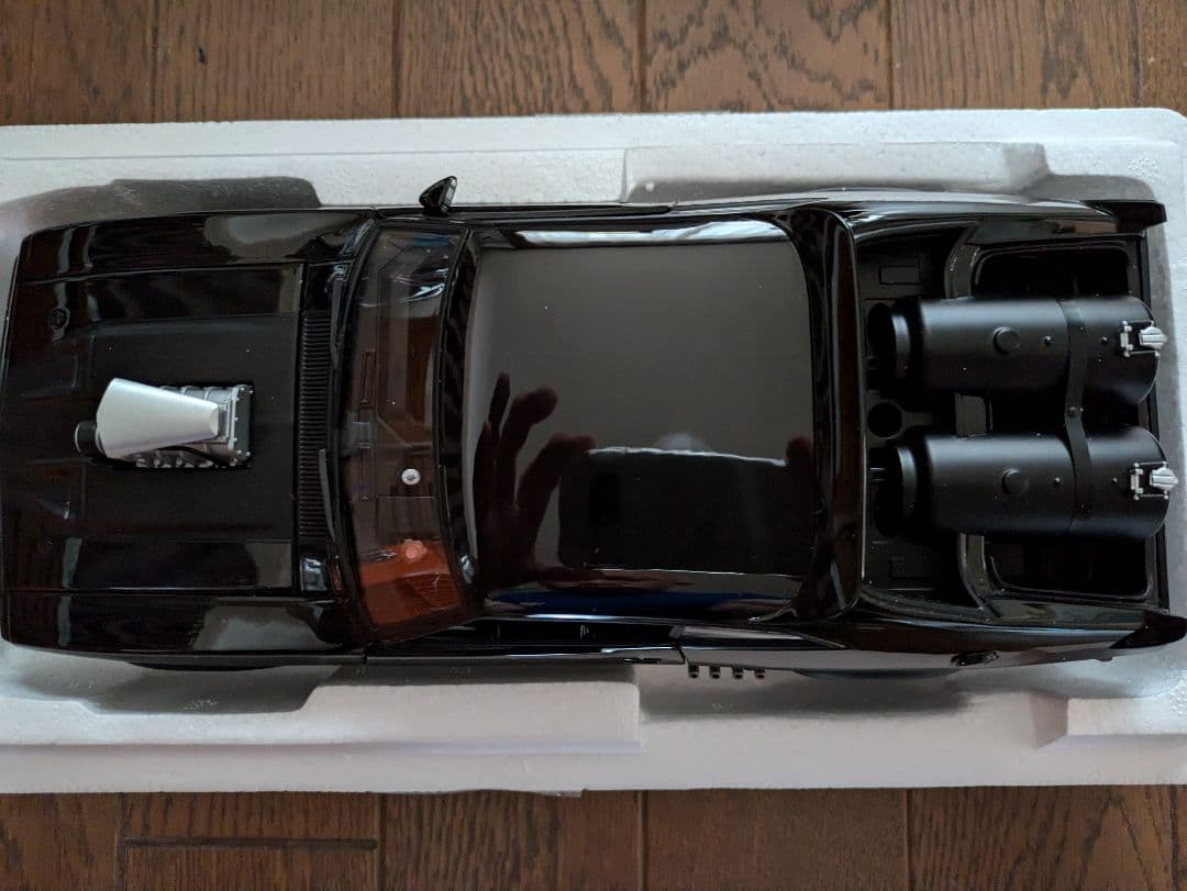 オートアート　1/18　マッドマックス インターセプター Amazon | オートアート製 (マッドマックス) インターセプターフォード