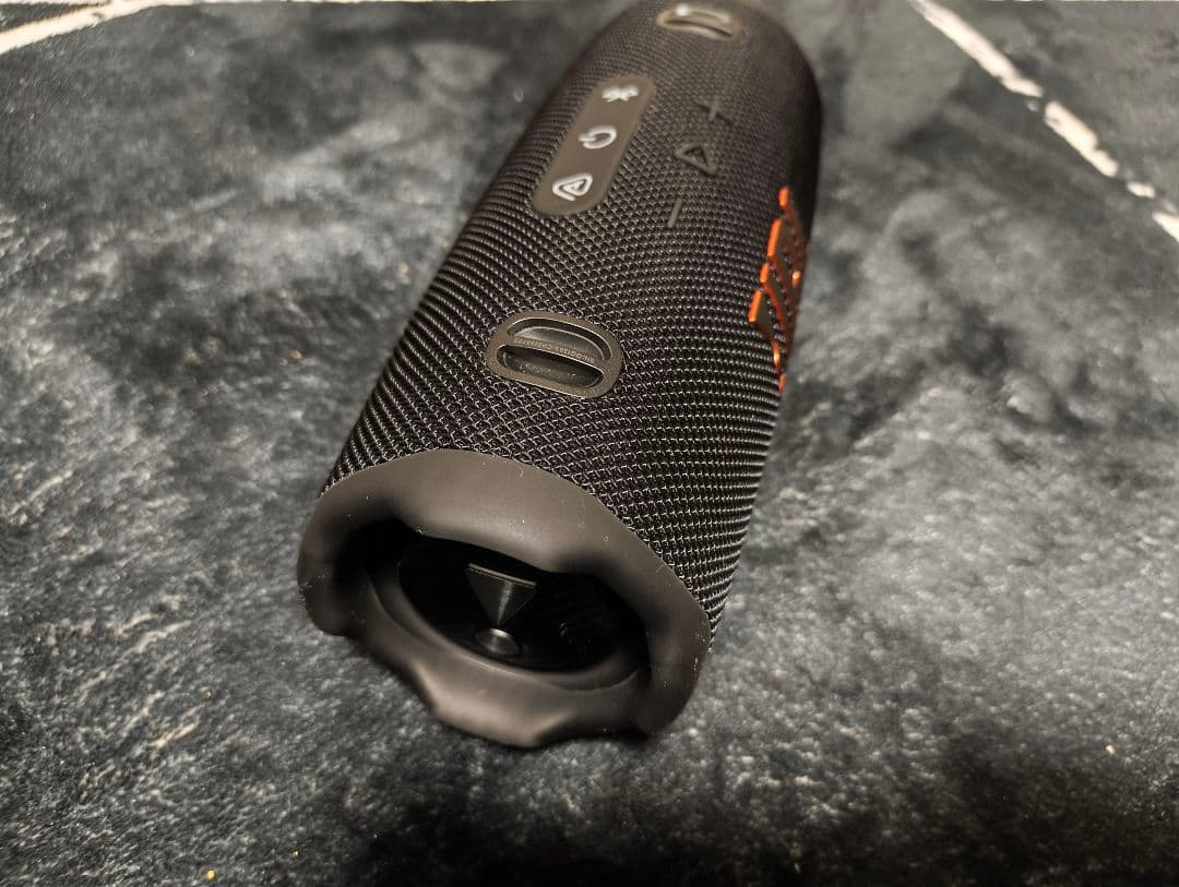 JBL Charge 6 ファンキーブラック 室内使用のみ - メルカリ