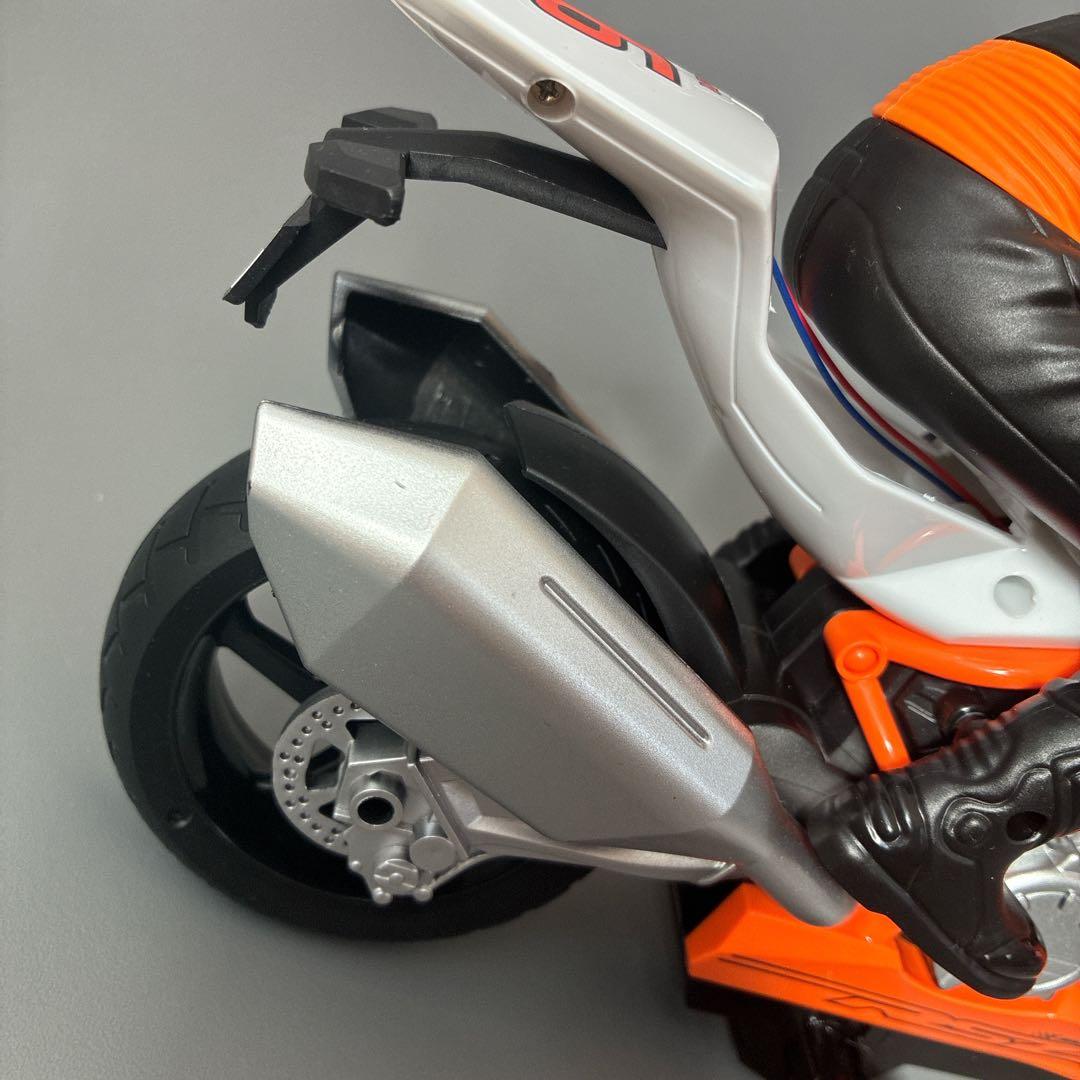R1 1/6スケール リモコン　オートバイ スタントカー　ワイヤレス　ラジコン