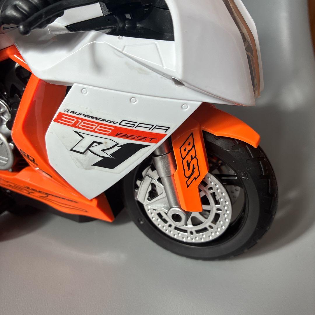 R1 1/6スケール リモコン　オートバイ スタントカー　ワイヤレス　ラジコン