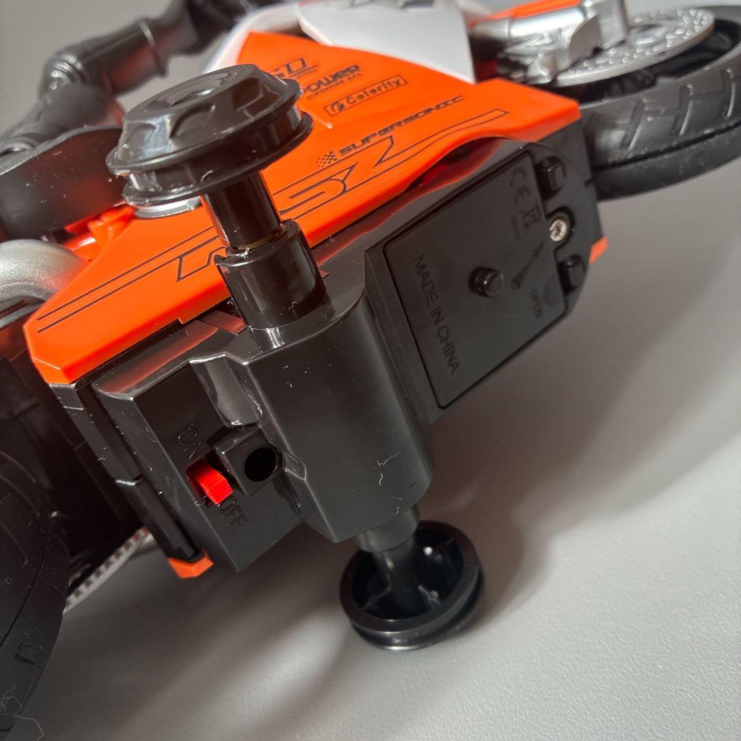 R1 1/6スケール リモコン　オートバイ スタントカー　ワイヤレス　ラジコン