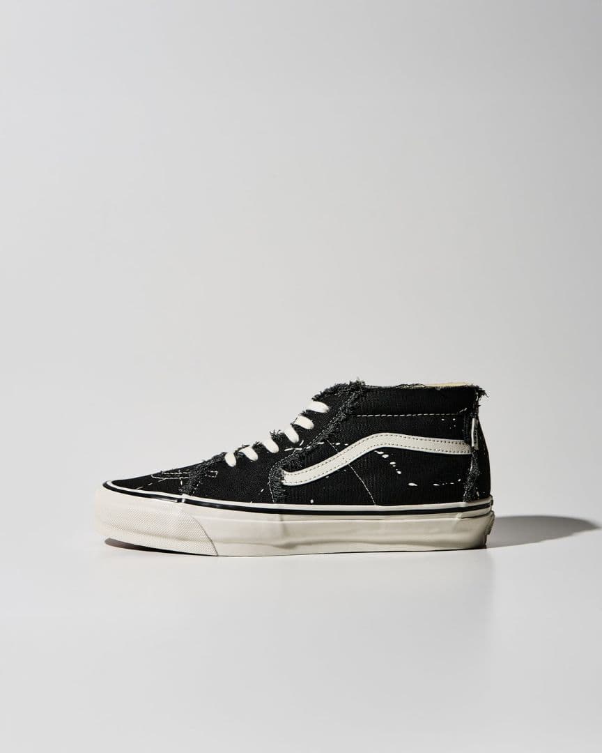 invincibleコラボ【新品/25cm】VANS SK8-MID バンズ 黒 - メルカリ