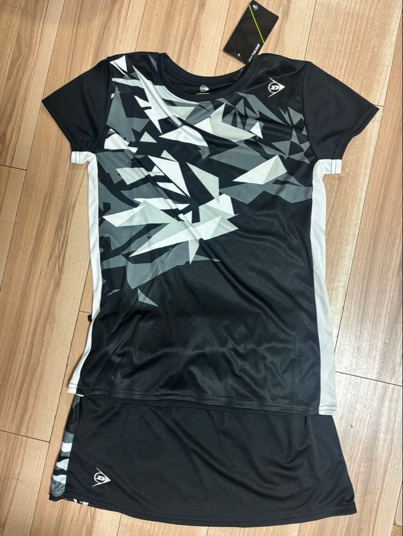 【新品、未使用】DUNLOPダンロップ テニスウェア 上下セットアップL DUNLOP - DUNLOPテニスウェア 上下セットの通販 by s_____｜ダンロップ