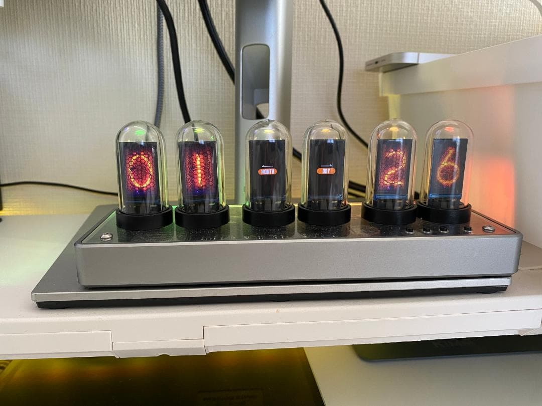 ア*ン様 ニキシー管風 置き時計 MARVEL TUBES 中古 - メルカリ