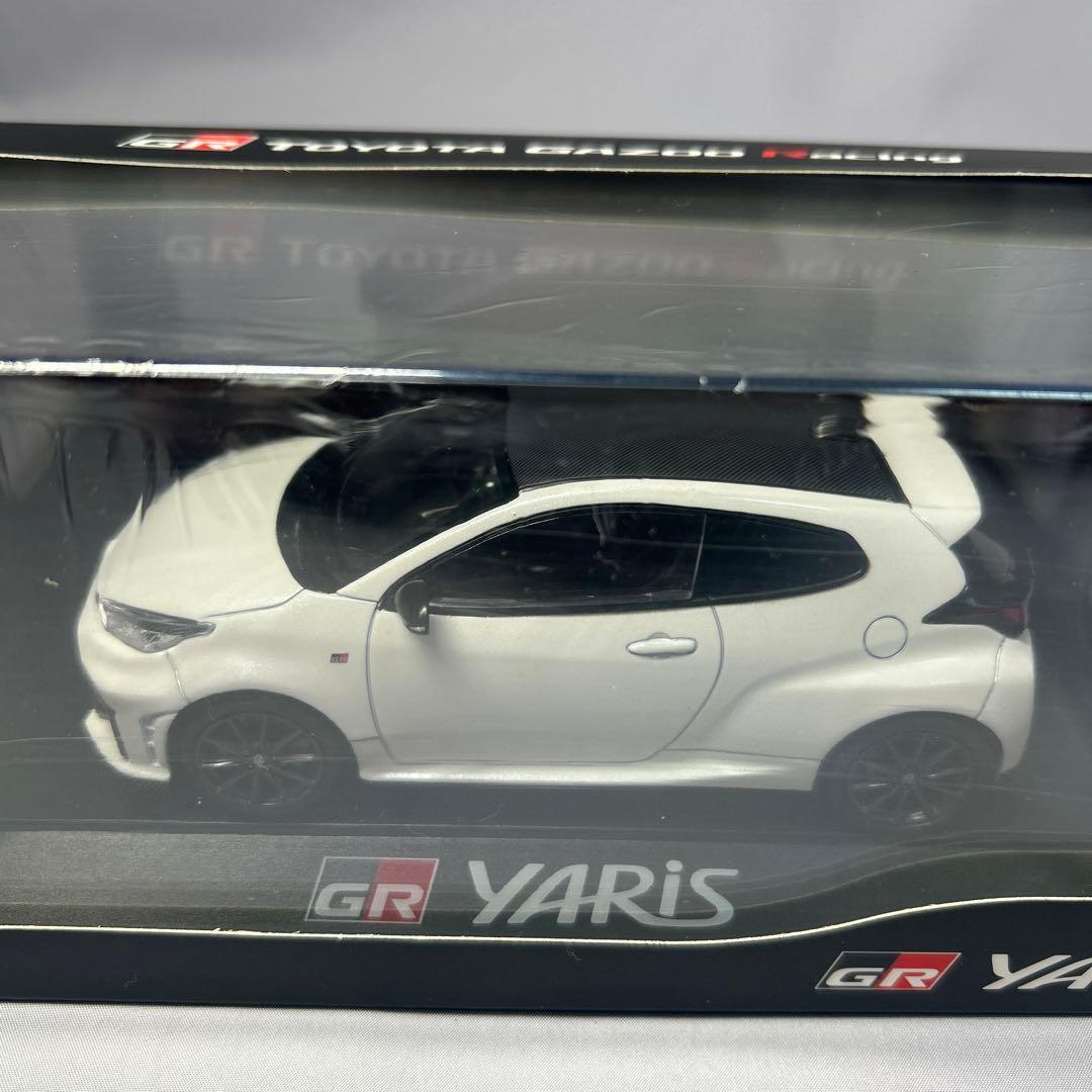 GRヤリス　白　プラチナホワイトパールマイカ　カラーサンプル