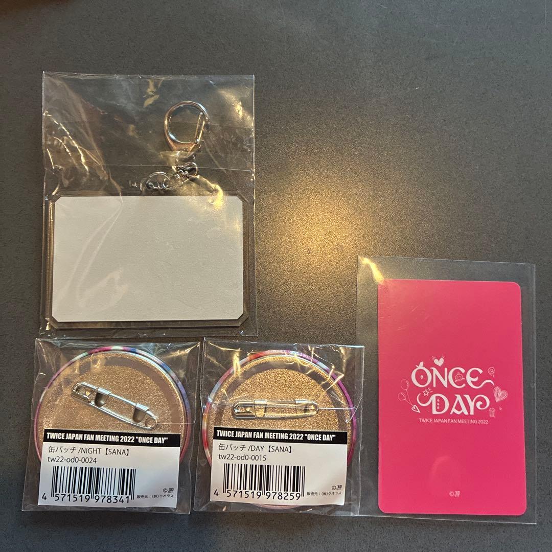 TWICE サナ 缶バッジ、アクリルキーホルダー、チェキカード - メルカリ