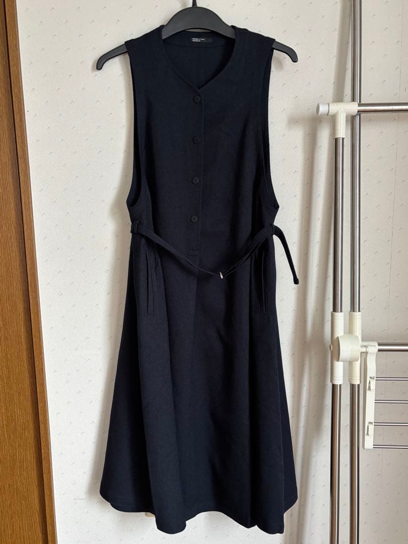 品よくまとまるジャンパースカート（ベルト付き） / ダークネイビー（S