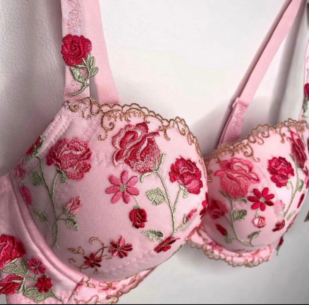 トリンプ プレミアムレッドレーベル 花柄刺繍E75 - メルカリ