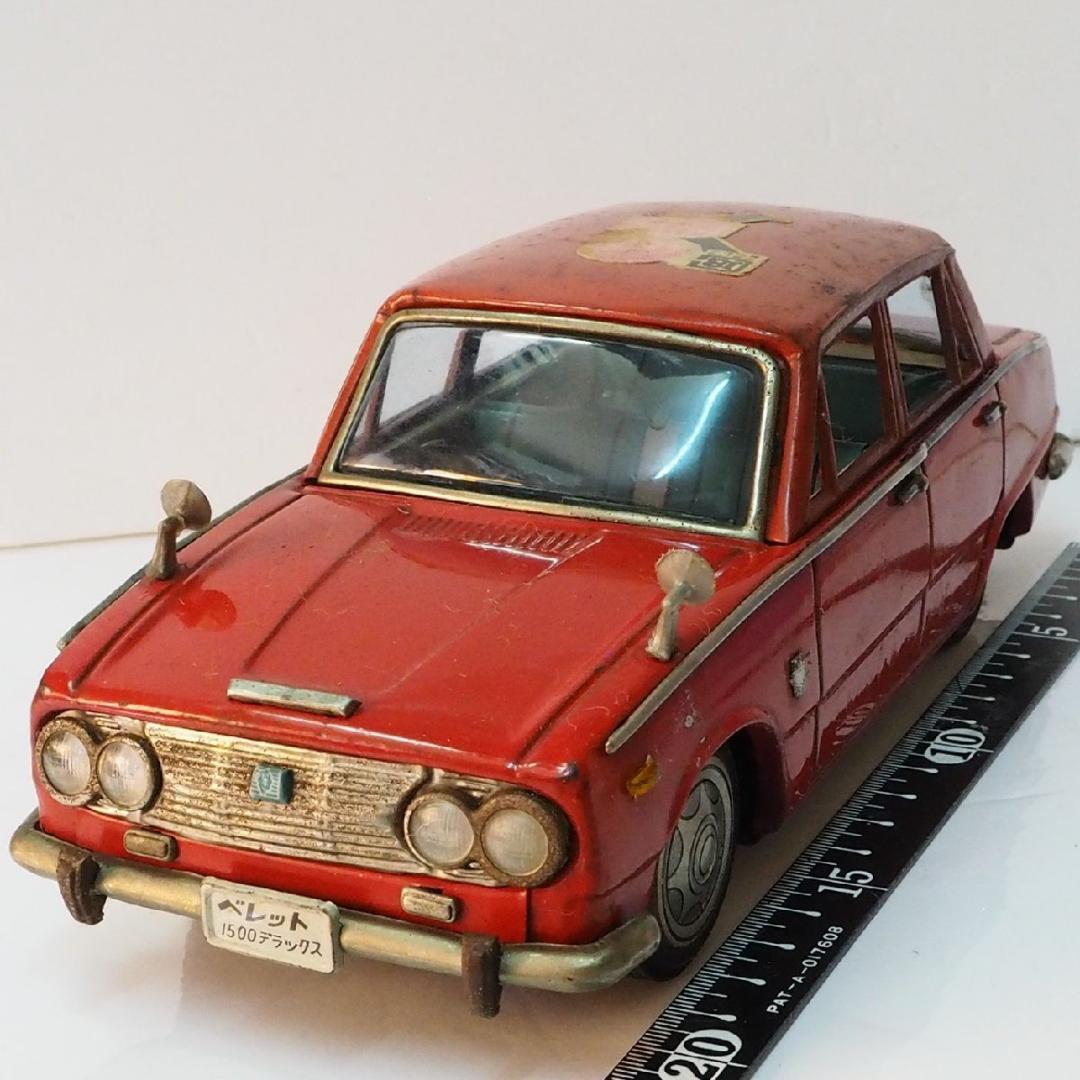 萬代屋【イスズ ベレット 1500 デラックス 赤】ブリキ製ミニカー TIN箱無