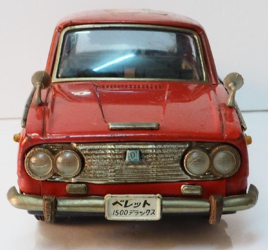 萬代屋【イスズ ベレット 1500 デラックス 赤】ブリキ製ミニカー TIN箱無