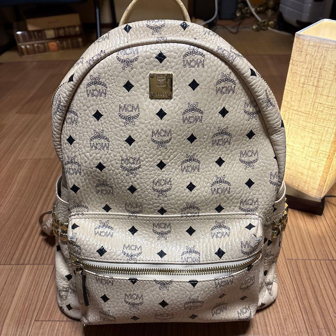 お安くします！MCMスタッズリュックSサイズ 中古・古着通販】MCM (エムシーエム) スタッズリュック｜ブランド
