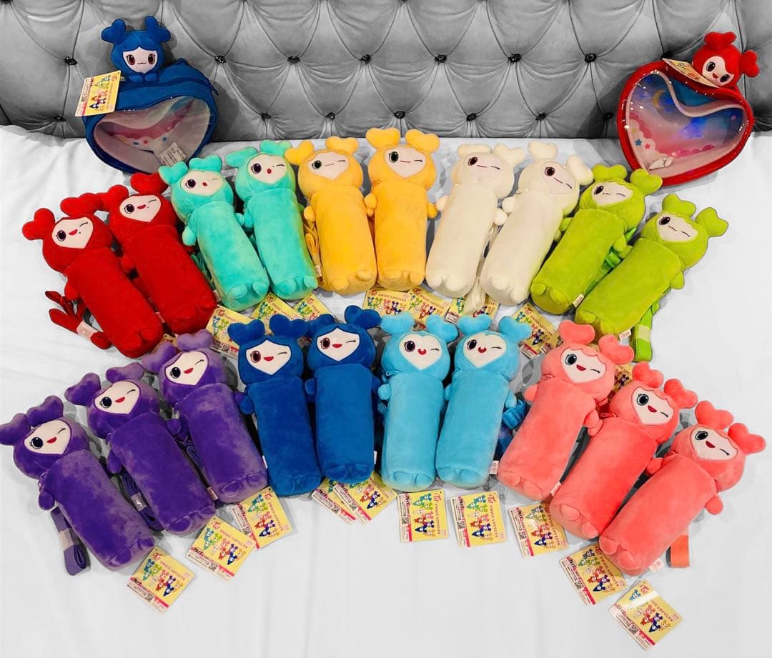 TWICE LOVELYS のびふにゃポーチコンプ ぴょこきゅんボディバッグ