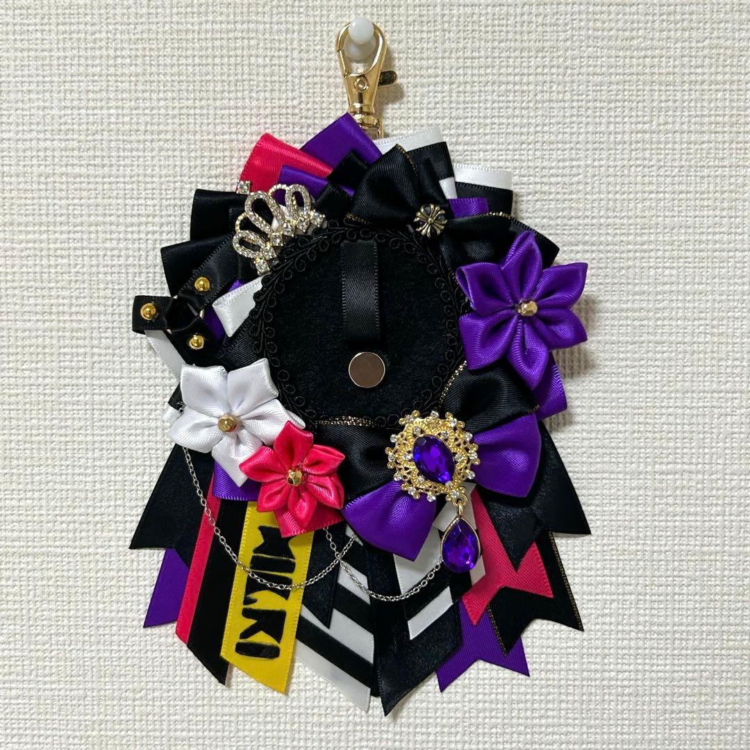 渡会雲雀 56mm 57mm 缶バッジ 紫 黒 金 痛ロゼット - メルカリ