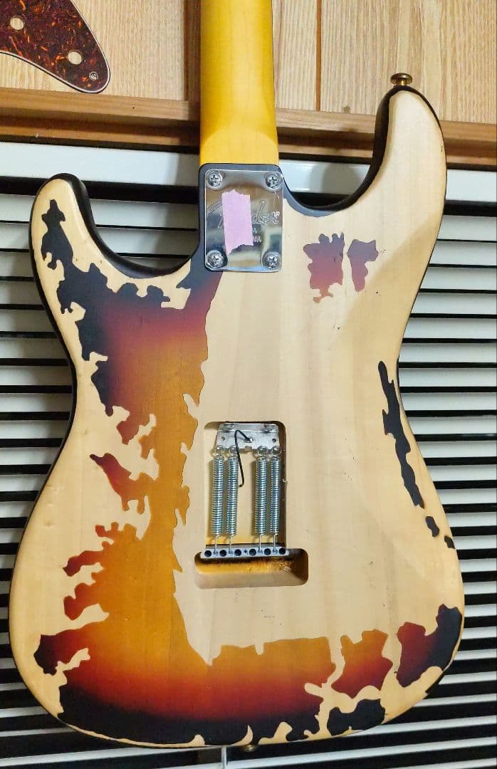 SRV風　お楽しみキャスター　エレキギター レリックサンバースト ビンテージ風