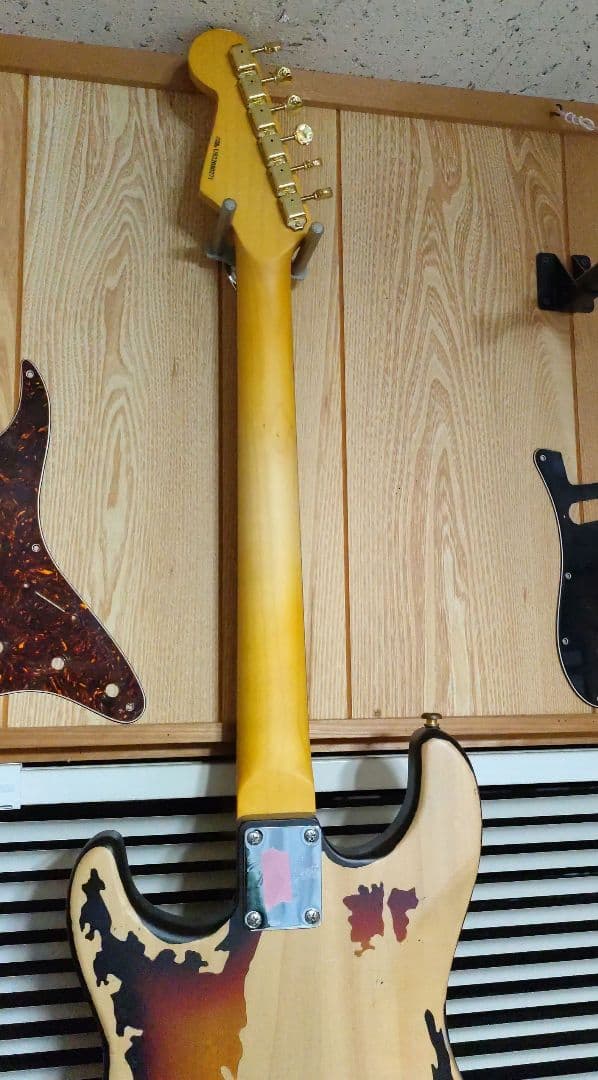 SRV風　お楽しみキャスター　エレキギター レリックサンバースト ビンテージ風