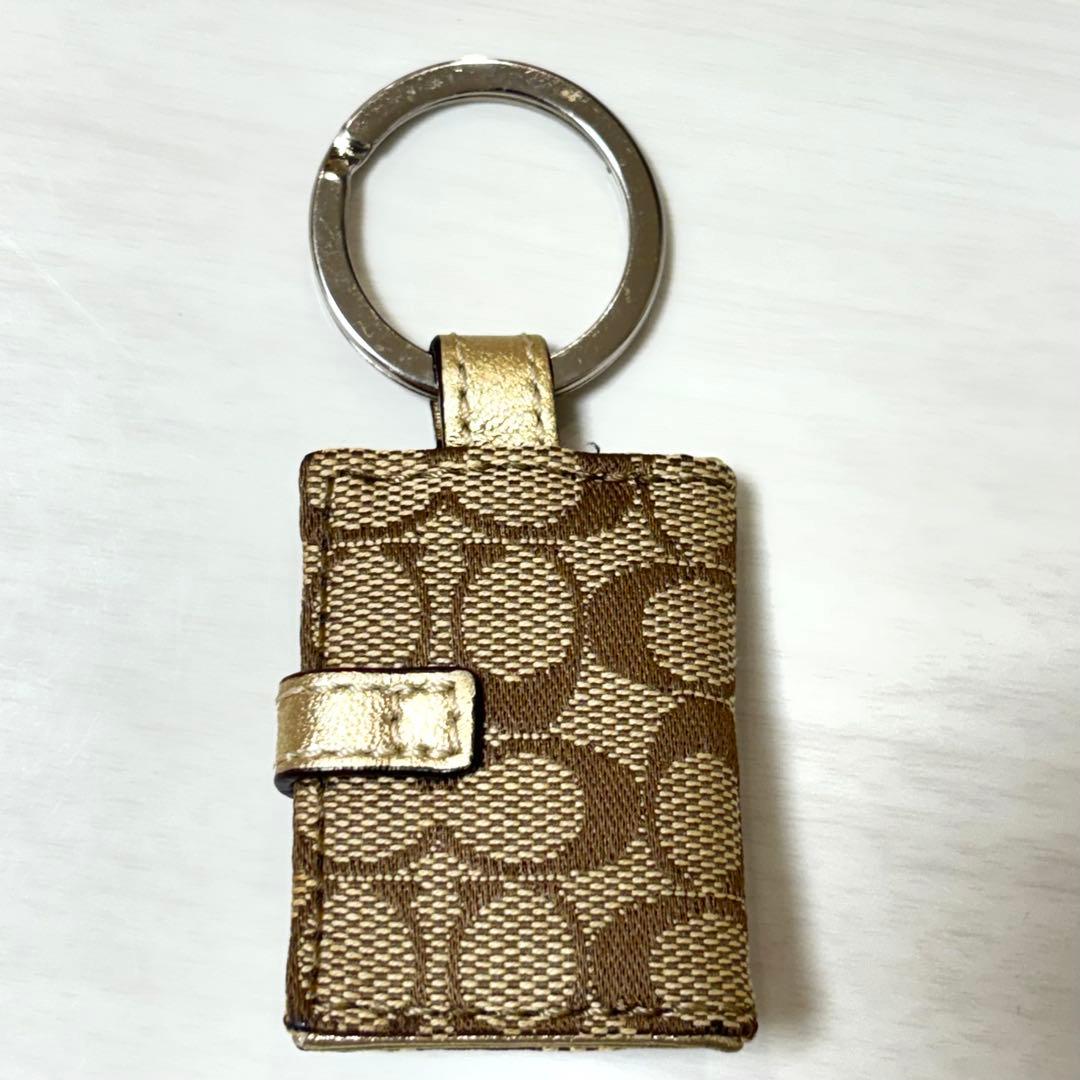COACH Picture Frame Charm 手帳型キーホルダー チャーム