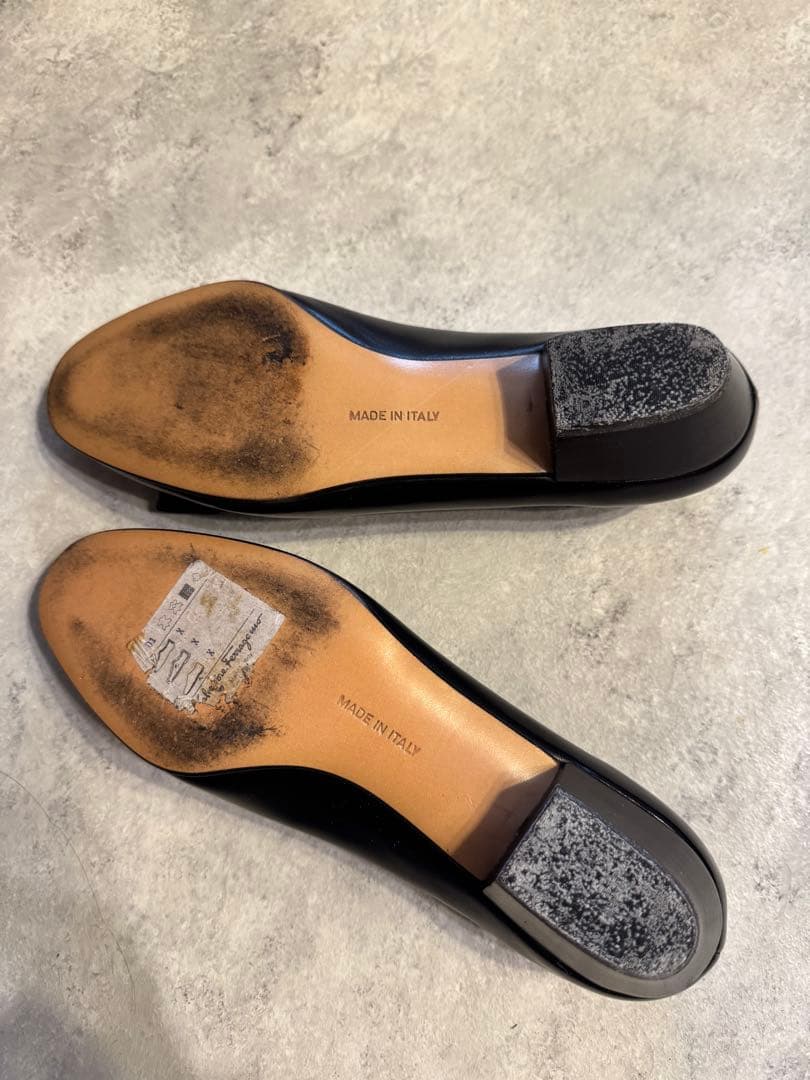 フェラガモ ヴァラ リボンパンプス 5C 22.5cm 黒 - メルカリ