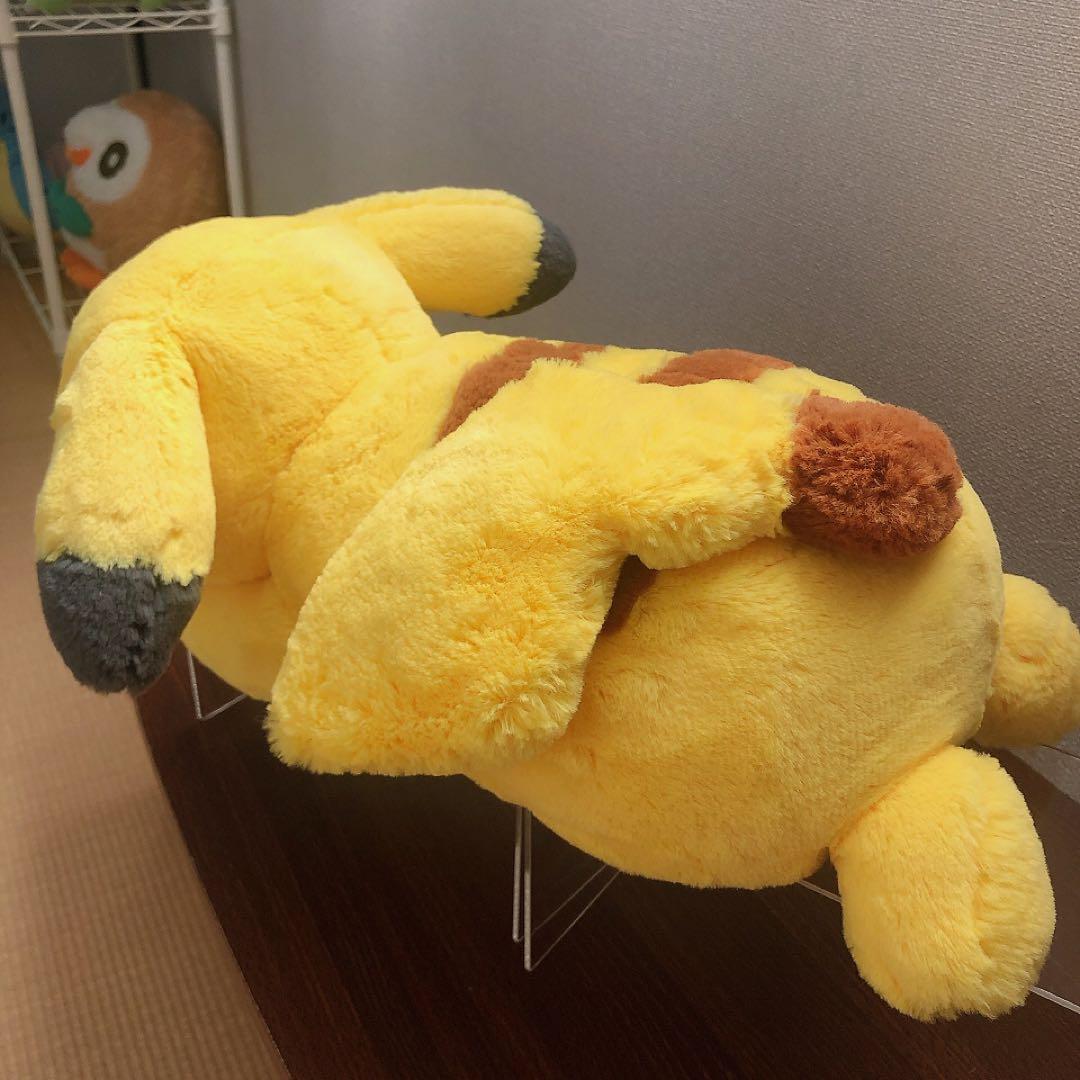 ふわふわ抱きぬいぐるみ ピカチュウ ポケモンセンター - メルカリ