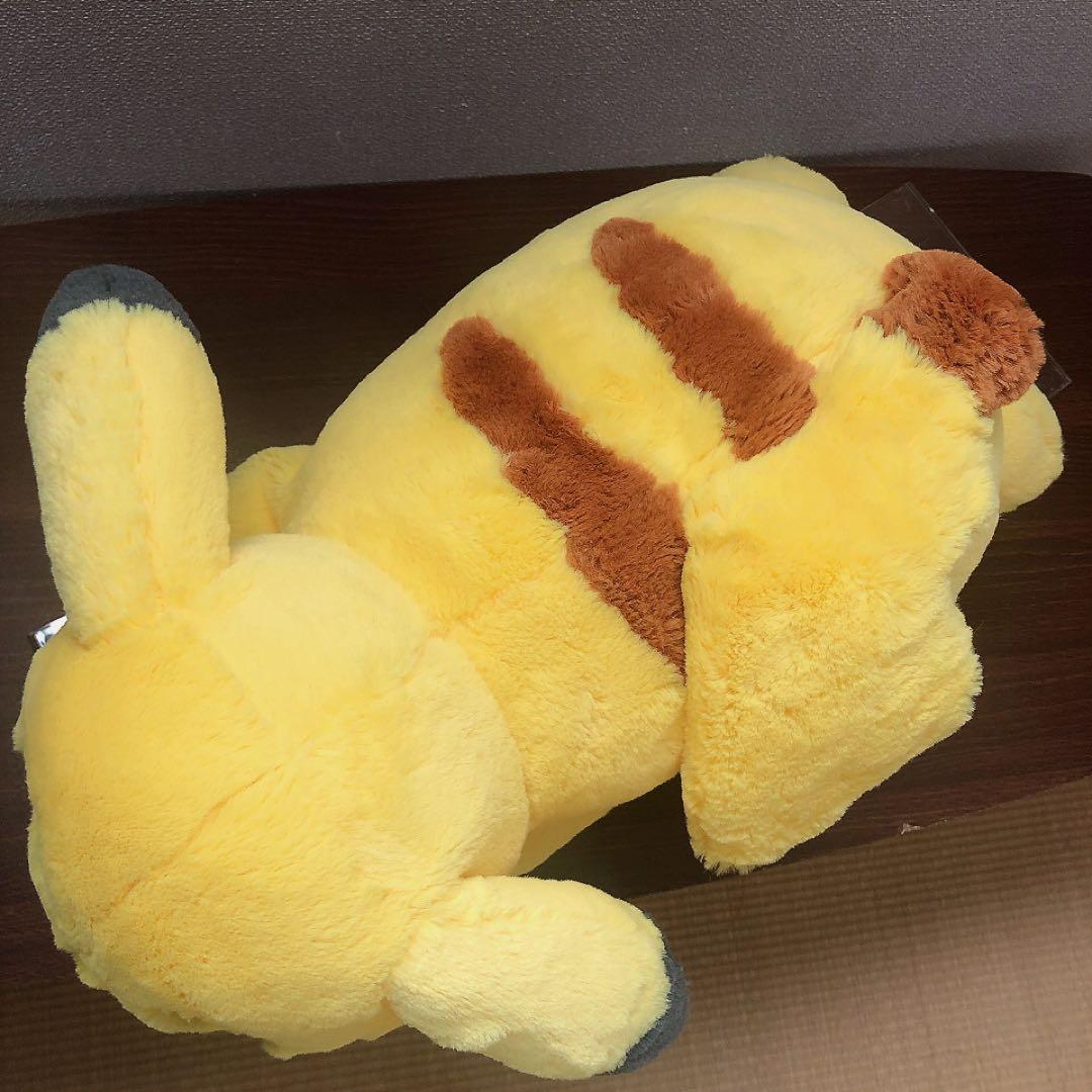 ふわふわ抱きぬいぐるみ ピカチュウ ポケモンセンター - メルカリ