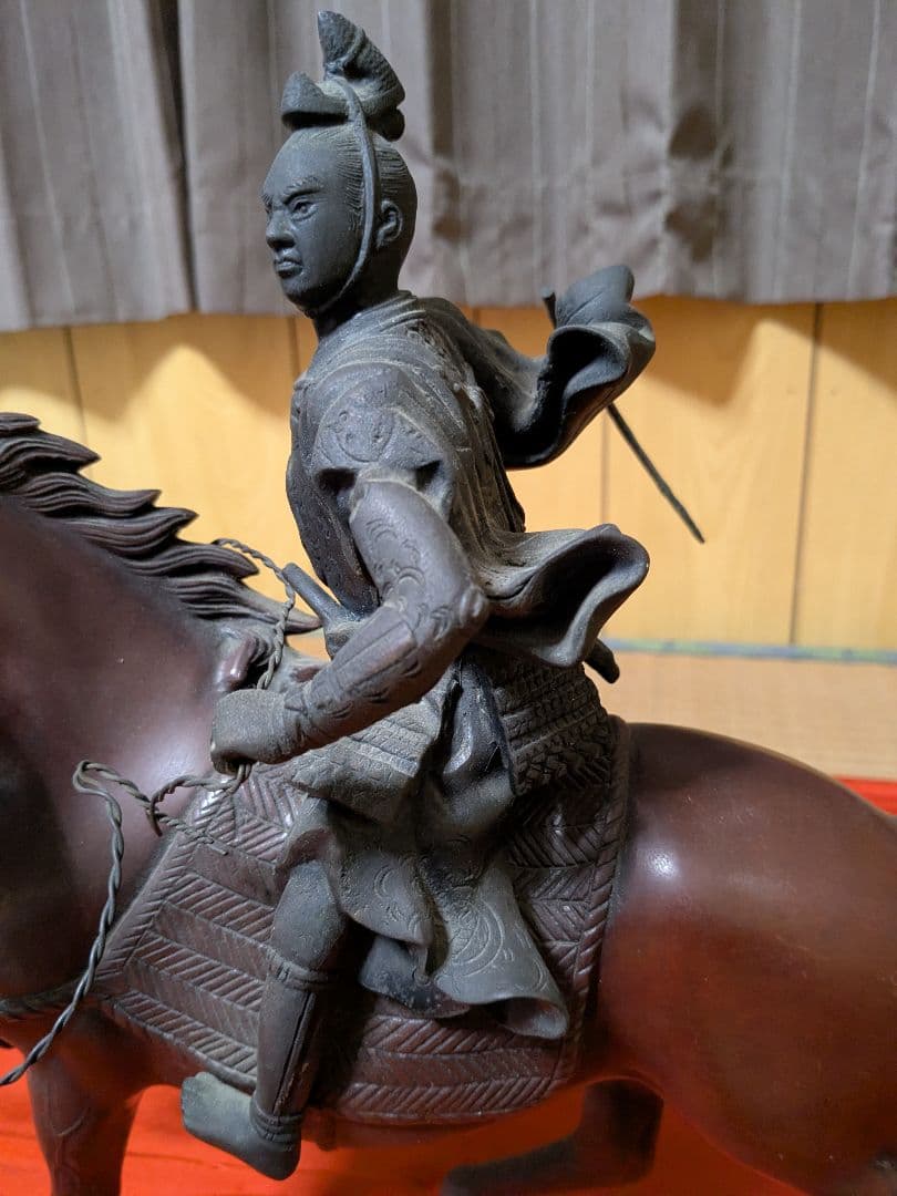 金工秀正造銅製騎馬武者像、超細密彫り、時代物！（干支の馬とは出来が