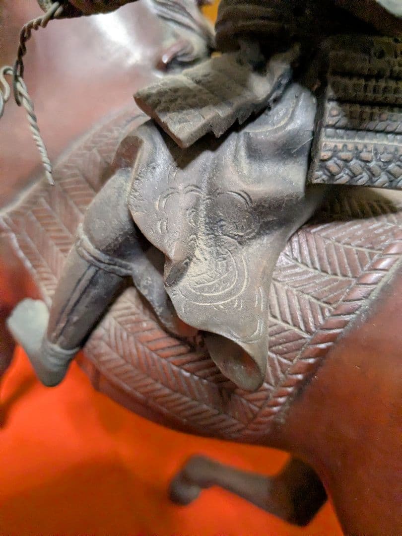 金工秀正造銅製騎馬武者像、超細密彫り、時代物！（干支の馬とは出来が